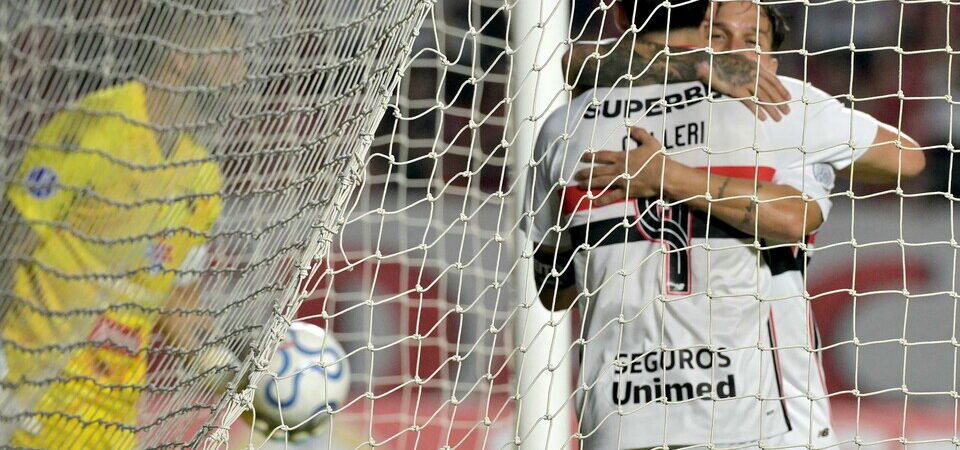 São Paulo encara a Bombonera em duelo de campeões da Sul-Americana