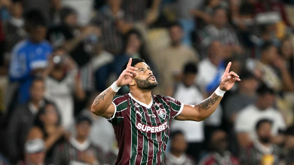 Hulk faz gol, dá assistência e quebra recorde continental aos 40 anos