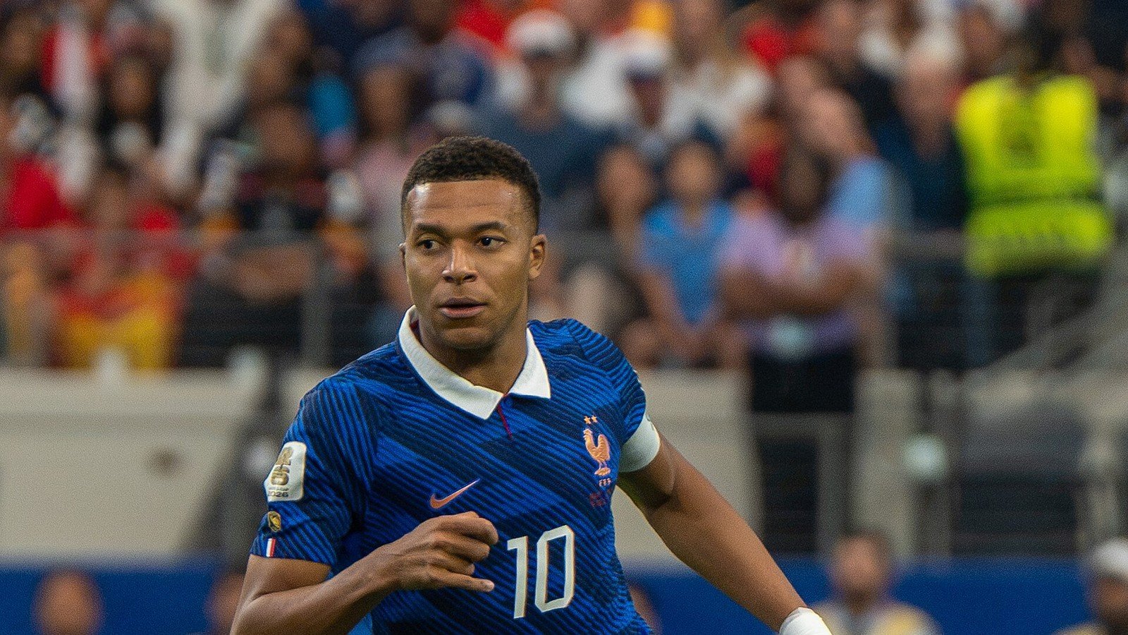 Mbappé sofre lesão no joelho e é cortado da seleção francesa