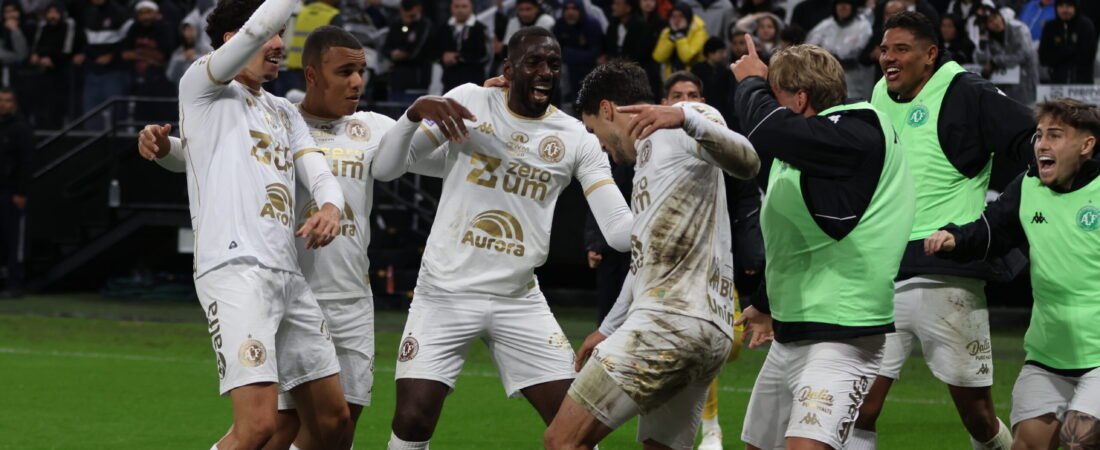 Chapecoense vence o Corinthians com dois gols de Marcinho