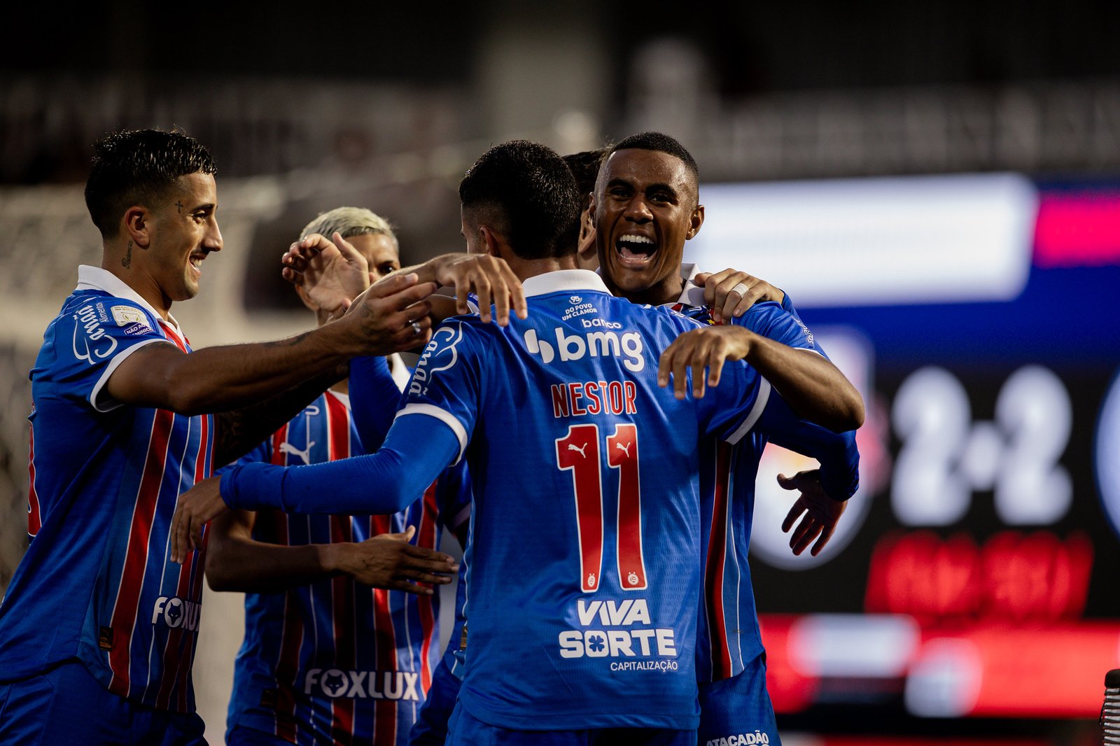 Bahia vira sobre o Bragantino e chega a dez jogos de invencibilidade