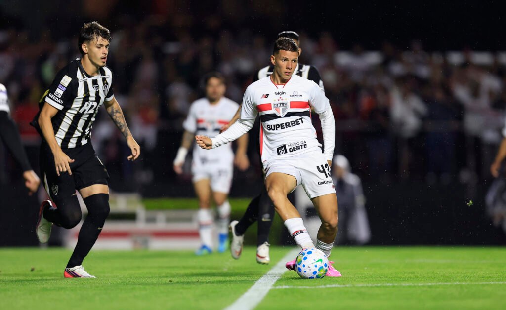 Luciano chega a 116 gols e supera Careca na história do São Paulo