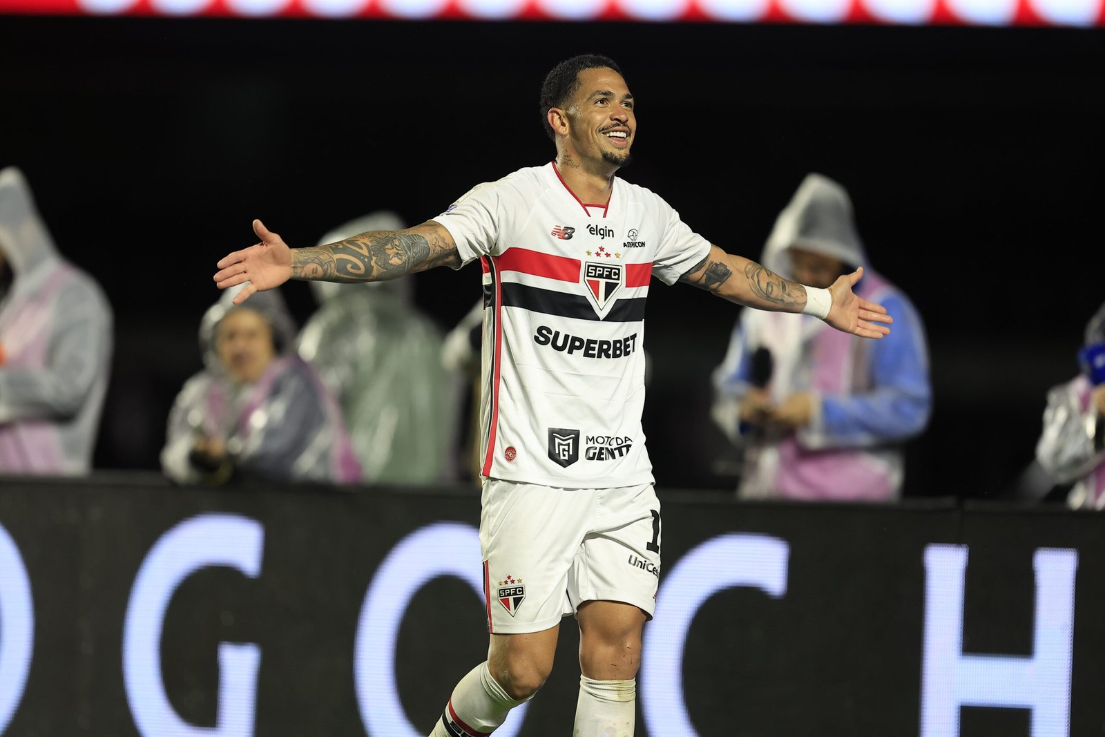 São Paulo vence o Atlético-MG por 2 a 0 e ganha impulso antes da Sul-Americana
