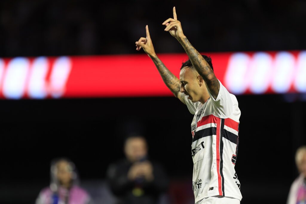 Iago marca primeiro gol pelo São Paulo e fecha vitória no MorumBIS