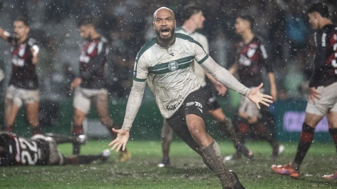 Coritiba busca empate por 3 a 3 com o Athletico com dois gols nos acréscimos