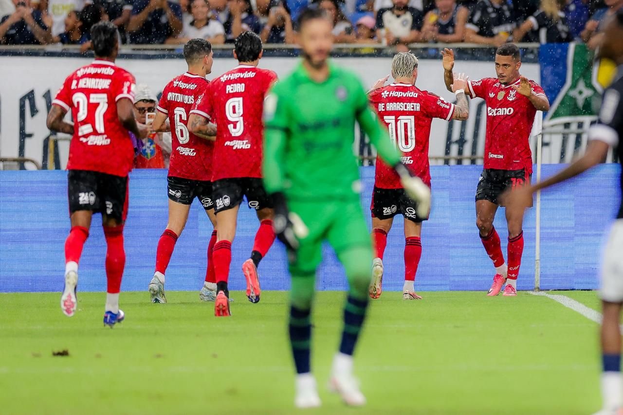 Flamengo vence o Remo no Mangueirão e assume a liderança do Brasileirão