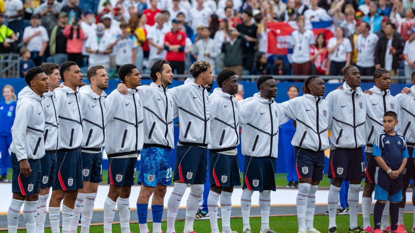 Nico O'Reilly deixa a seleção inglesa e retorna ao City para avaliação